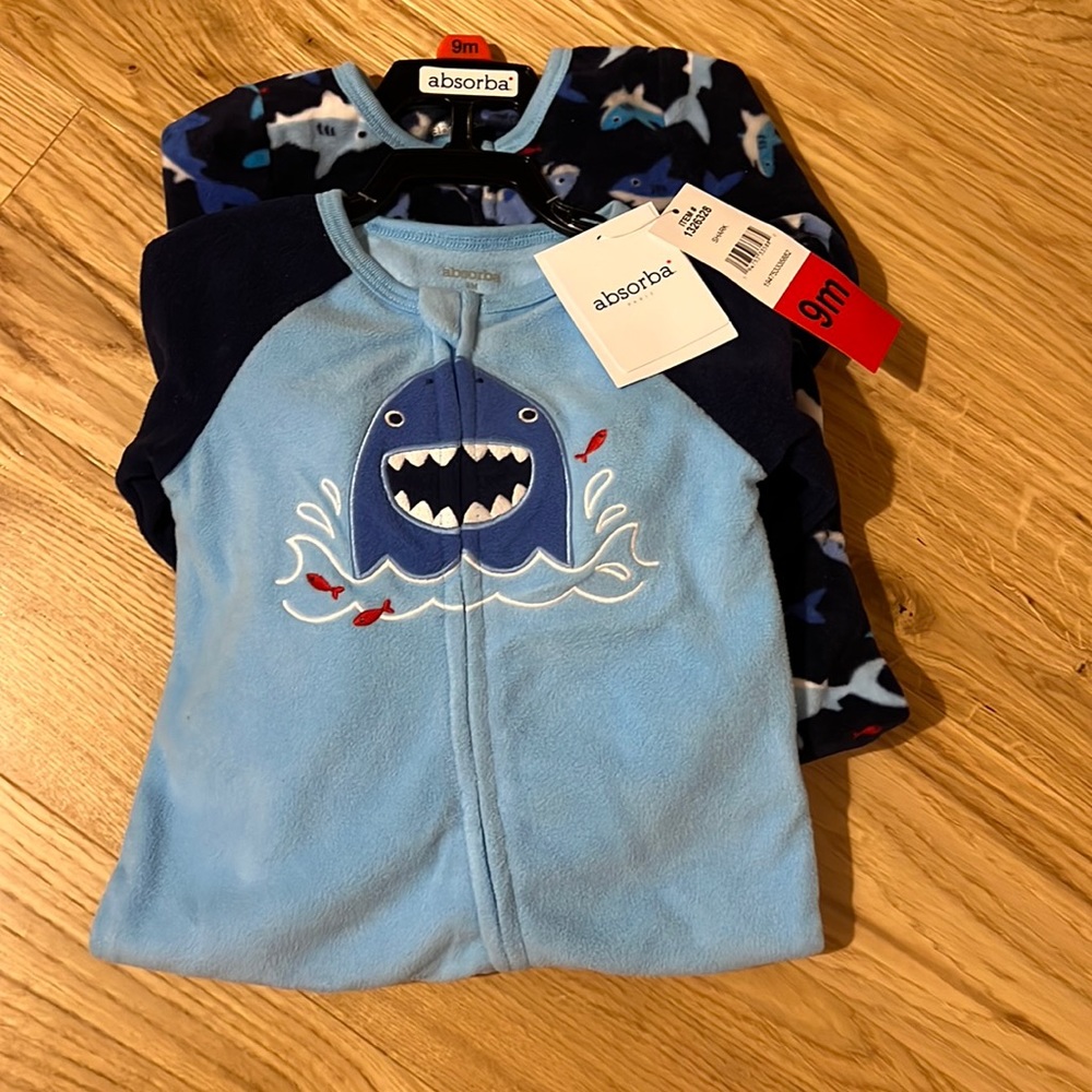 2 Fleece Footed Sleeper Pajamas (9M)